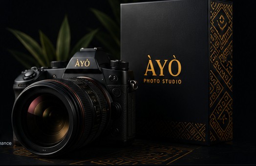 ÀYỌ̀ camera and product